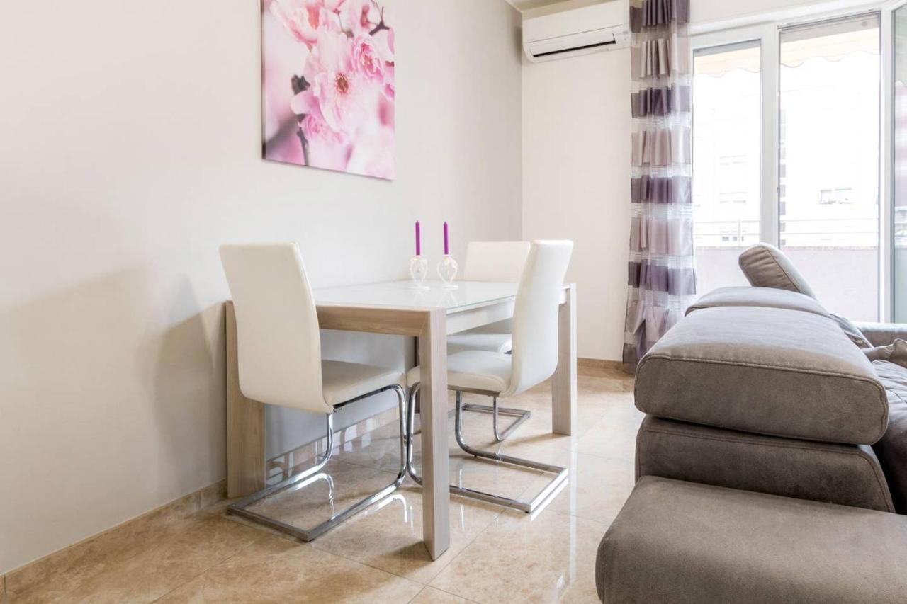Altido Lovely Apt For 6 Located In Vibrant Gallaratese Milan Luaran gambar